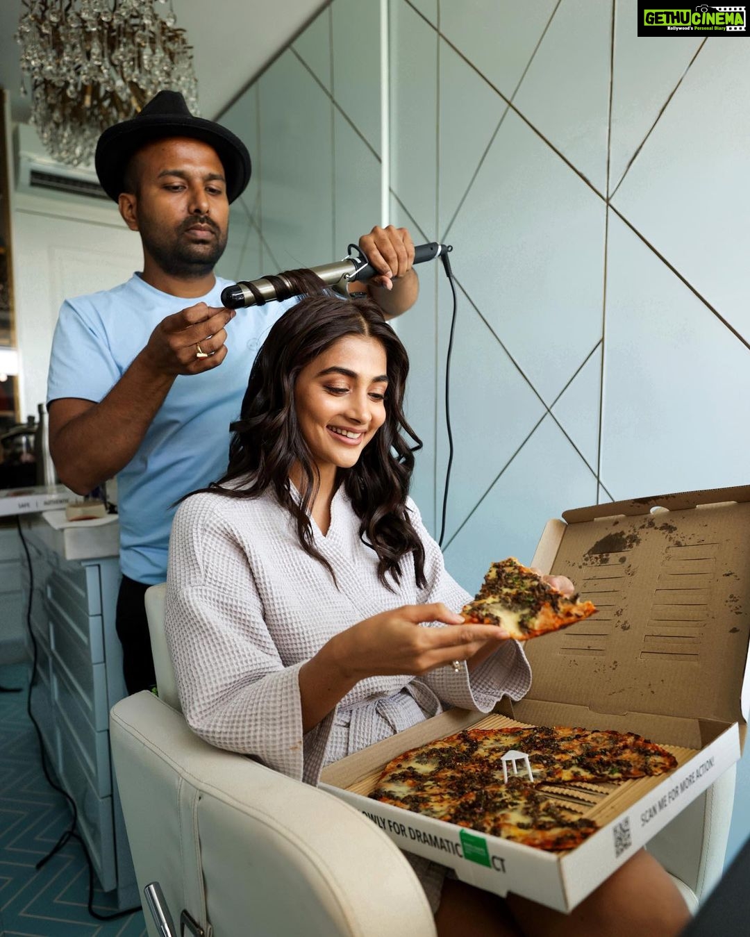 Pooja Hegde Instagram - Bring it on.. 🍕🍕🍕 #kisikabhaikisikijaantrailerlaunch