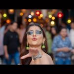 Pooja Hegde Instagram - Here you go….Iss Eid honge bade dhamaake Bhaijaan ke saath. #KisiKaBhaiKisiKiJaanTrailer out now! @beingsalmankhan @hegdepooja @venkateshdaggubati @farhadsamji @bhumika_chawla_t @singhvijender #AbhimanyuSingh @raghavjuyal @jassie.gill @thesiddharthnigam @shehnaazgill @palaktiwarii @vinali_bhatnagar @ravibasrur @realhimesh @thesajidwajid @sukhbir_singer @thisisdsp @payaldevofficial @amaal_mallik @vmanikandandop @shamiraah28 @skfilmsofficial @zeestudiosofficial @zeemusiccompany