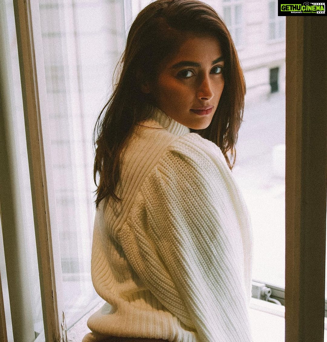 Pooja Hegde Instagram - Worlds change when eyes meet ✨✨