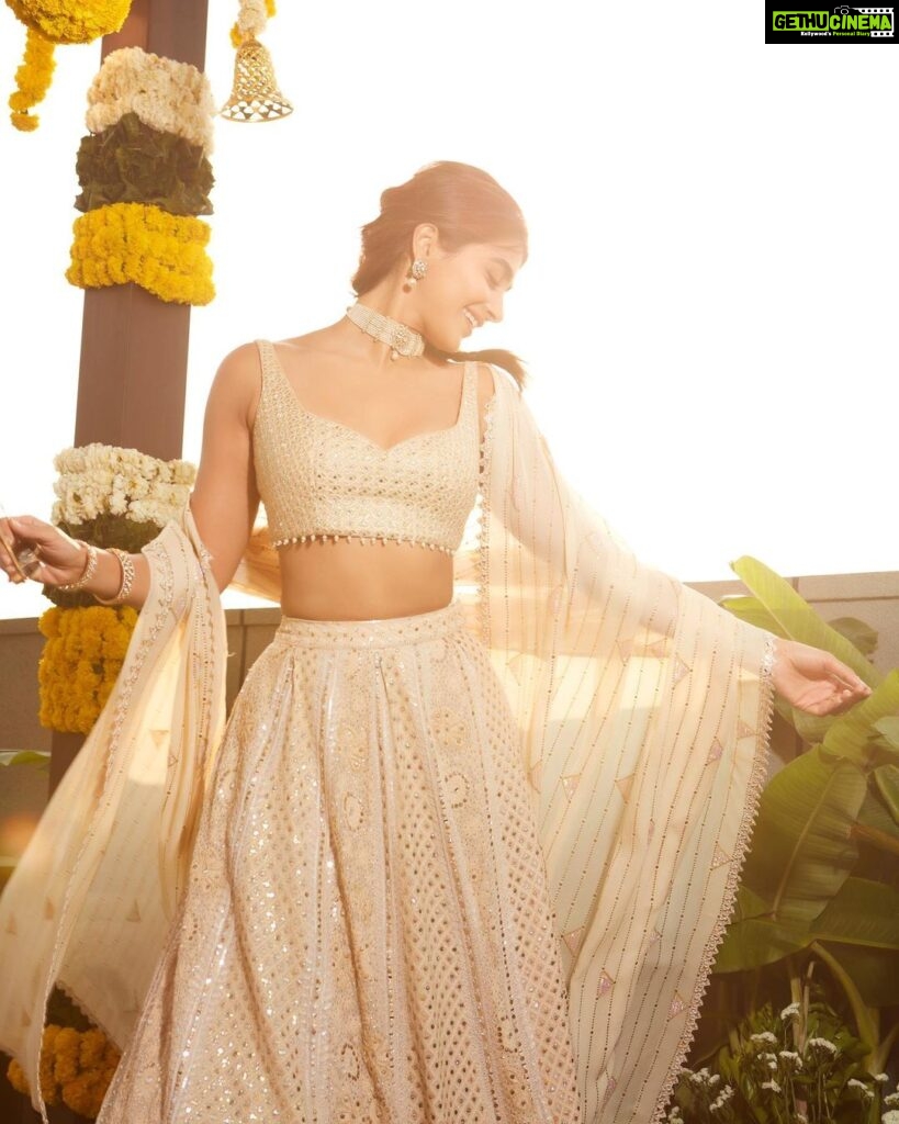 Pooja Hegde Instagram - ☀️🤍 #sundowner #haldiceremony