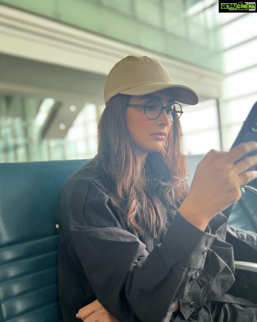 Pooja Hegde Instagram - Catching up with 2023.. time to get back to work ✈️📱 #transitreading Dubai, United Arab Emirates