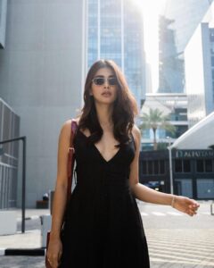 Pooja Hegde Instagram - Dxb’ing 😎☺️
