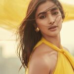 Pooja Hegde Instagram - Cover me in sunshine ☀️☀️ #kisikabhaikisikijaan