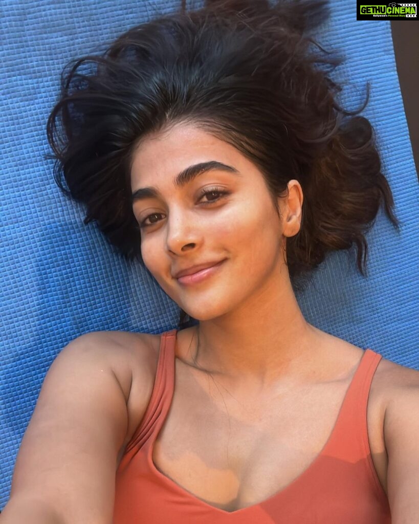 Pooja Hegde Instagram - Those flushed cheeks after a good workout 🥰 #postworkoutglow #fitwithanappetite