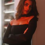 Pooja Hegde Instagram - Fade into you 🖤