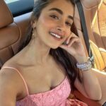 Pooja Hegde Instagram - Hey, How’s your Sunday going? 🫠☺️
