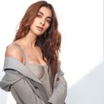 Pooja Hegde Instagram - 🛸🛸🚀🚀 #cirkusthischristmas