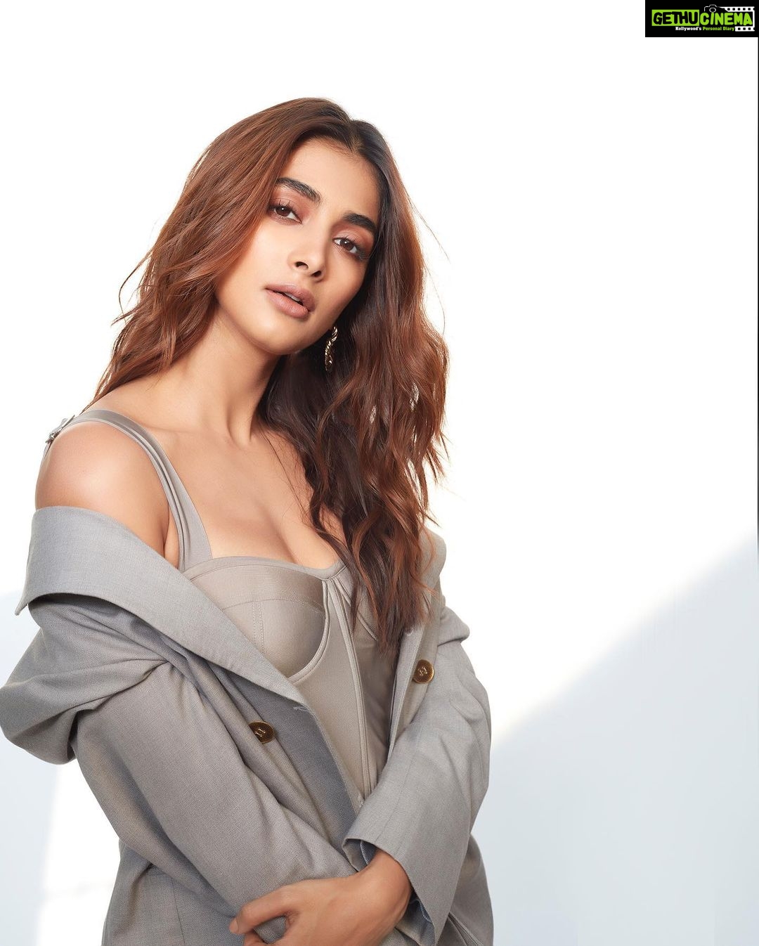 Pooja Hegde Instagram - πΈπΈππ #cirkusthischristmas