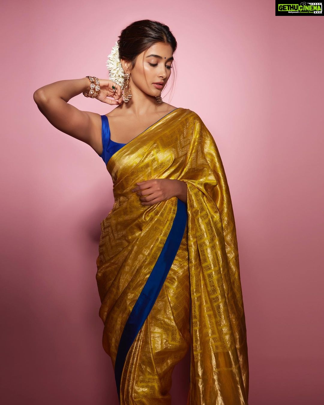 Pooja Hegde Instagram - देसी > everything else 🥹 #cirkus