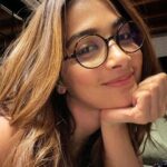 Pooja Hegde Instagram – Guess who’s a chashmish now?! 🫢🤓😁 #seeingthingsclearly
