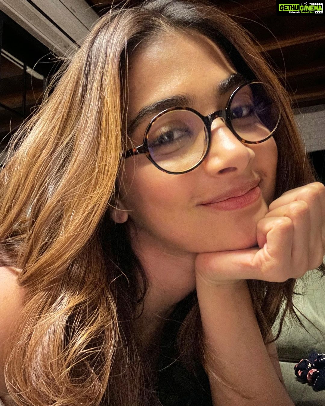 Pooja Hegde Instagram - Guess who’s a chashmish now?! 🫢🤓😁 #seeingthingsclearly