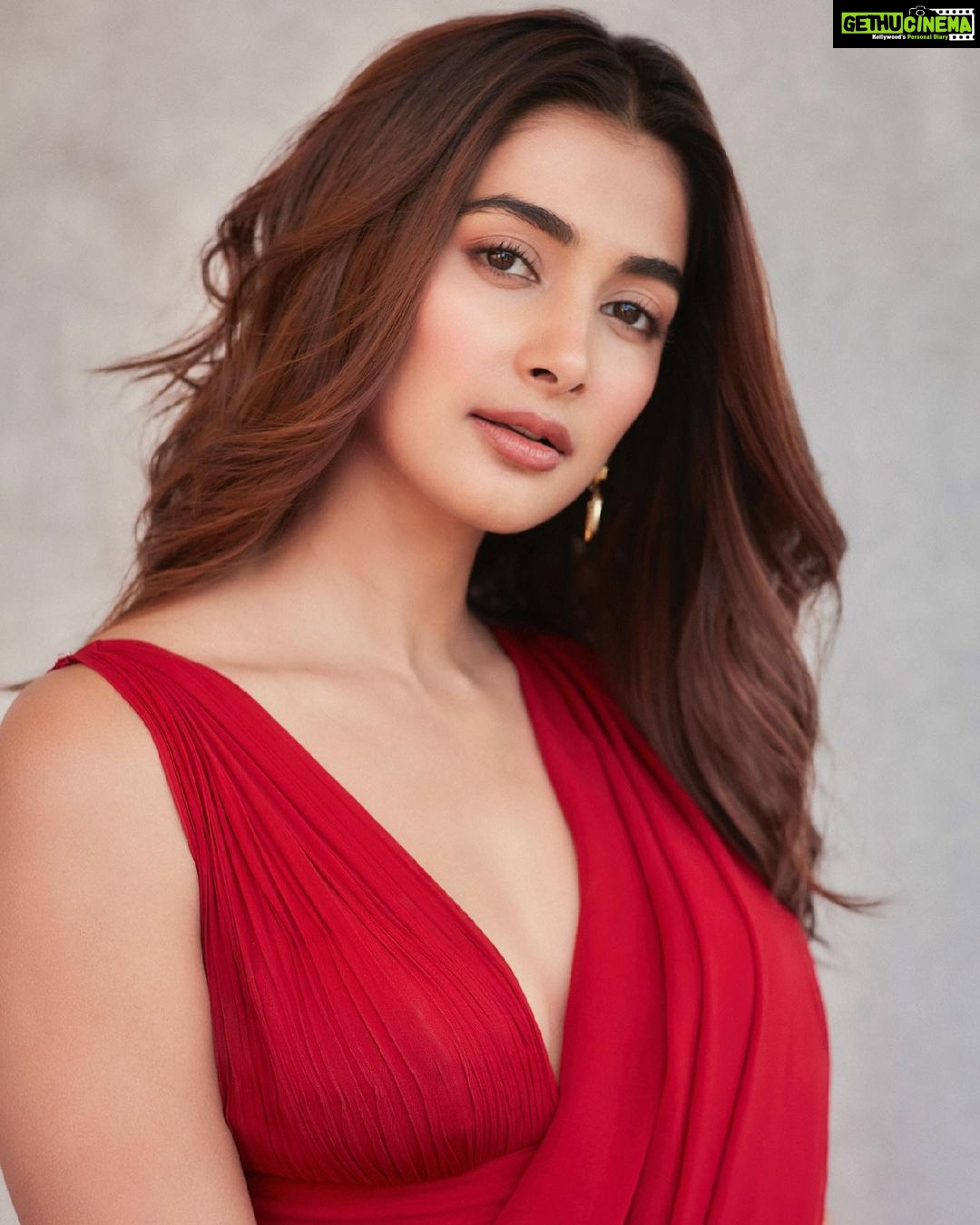 Pooja Hegde Instagram - Ready for the Cirkus 😉🔥 #cirkusthischristmas