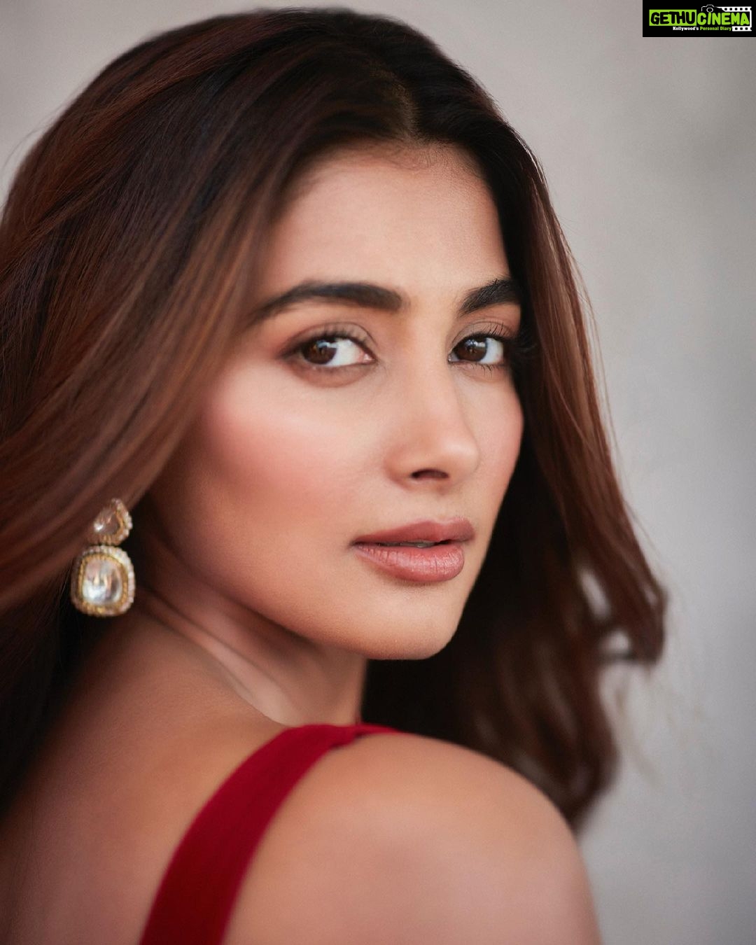 Pooja Hegde Instagram - Ready for the Cirkus 😉🔥 #cirkusthischristmas