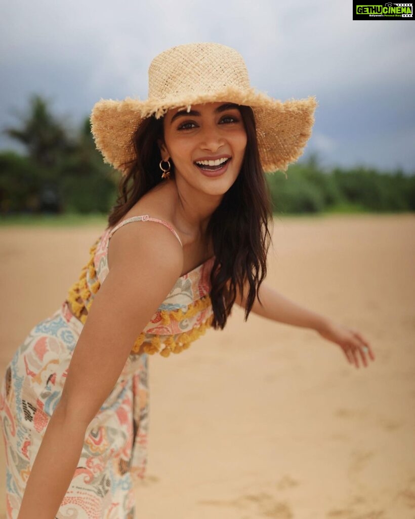 Pooja Hegde Instagram - Love you zindagi…🥰😍❤️ Bentota Beach