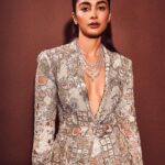 Pooja Hegde Instagram - Thank you @lokmat for the Youth Icon award 😃 My school motto was “there is no excellence without labour”.. I vouch for that. Put the work, love what you do and be bullish with your dreams .. u never know, your journey could end up inspiring someone else 😉❤️