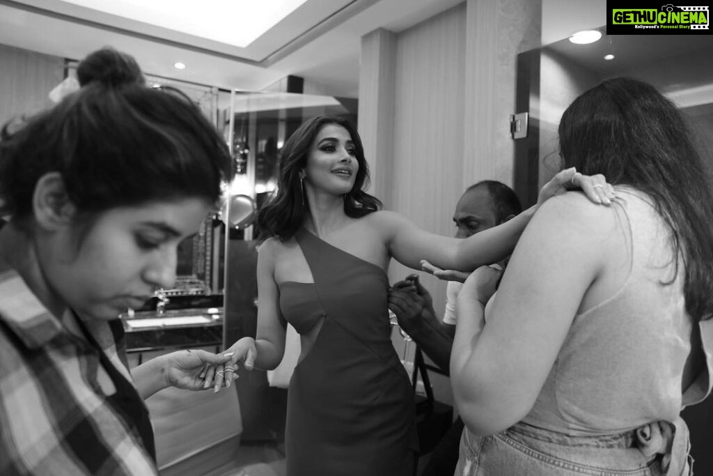 Pooja Hegde Instagram - The hustle before stepping out for an event 🙈 #behindthescenes #takesavillage #glamsquad