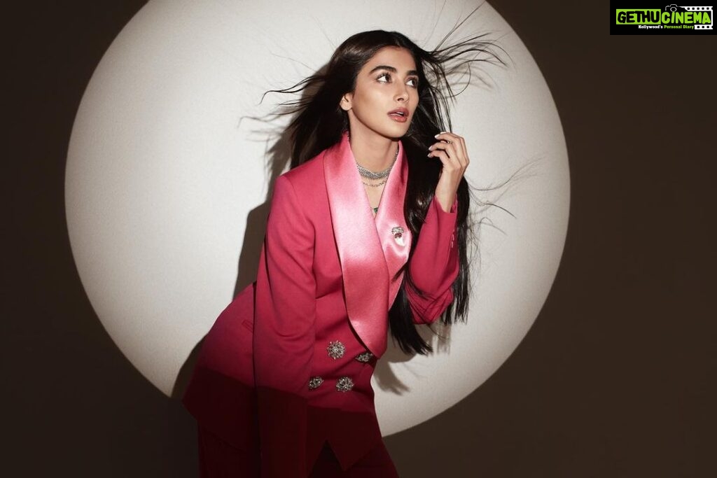 Pooja Hegde Instagram - Spotlight 🔦 Magazine: @lifestyleasiaindia @lsa.arena Editor-in-Chief: Rahul Gangwani (@rahulgangs_) Photographs: Arjun Mark (@arjun.mark) Styling : Ami Patel (@stylebyami); assisted by Anushka Damani (@anoooooshka) Raghav Tibrewal (@styledbyraghav) Anshita Jadhwani (@anshitajadhwani) Makeup: Shraddha Naik (@shraddha.naik) Hair: Priyanka Borkar (@priyanka.s.borkar) Interview by Mayukh Majumdar (@mayuxkh) Shoot Produced by Analita Seth (@analitaseth) All sunglasses: John Jacobs (@johnjacobseyewear) Artiste Management: @treeshulmediasolutions @mandvisharma16 @lilkub @danica_dsouzaa