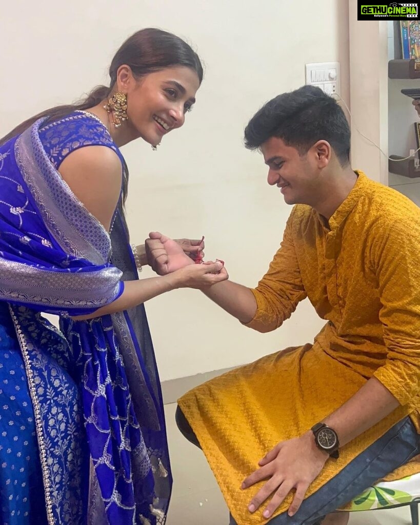 Pooja Hegde Instagram - Some squishing, rakhis, mithai, gup shup, rare feet touching scenes and gifts…what more does a sister need?!😜🤷🏻‍♀️ To bonds that last a lifetime ❤️ #rakshabandhan #allaboutlove