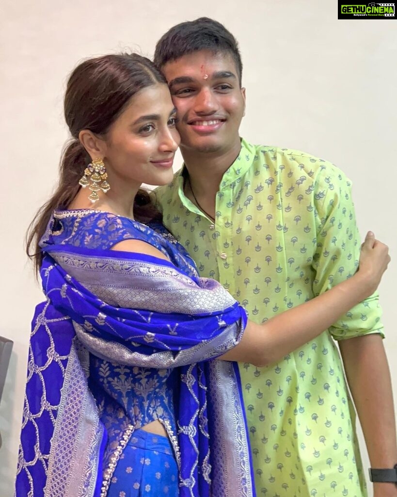 Pooja Hegde Instagram - Some squishing, rakhis, mithai, gup shup, rare feet touching scenes and gifts…what more does a sister need?!😜🤷🏻‍♀️ To bonds that last a lifetime ❤️ #rakshabandhan #allaboutlove