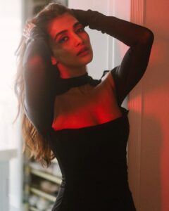 Pooja Hegde Instagram - Fade into you 🖤