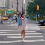 Pooja Jhaveri Instagram – Every time me walking in #newyorkcity a yrf song plays in my head, and I feel as if I am already shooting for it 🤣🎬

I am sure the 90s kids will relate 🤦🏻‍♀️🤣

#yrf #moviebuff #fyp #actor #nyc 
#fypシ #viral #usa #usadiaries #indian #indianfilm #indianmovies #bollywood #bollywoodsongs #trendalert #trendingreels