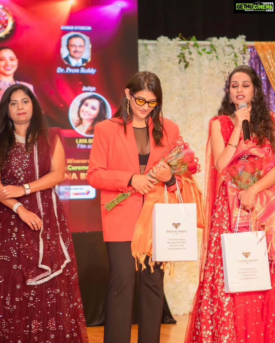 Pooja Jhaveri Instagram - Such a pleasure to be judging the NATA Beauty Paegent in 8 cities ! This one from our opening day of the tour was so much fun with @layagorty Thank you for all the love #nata #telugu #usa🇺🇸 #usatour #beautypaegent #judge #fashionshow #miss #mrs #teens Philadelphia, Pennsylvania