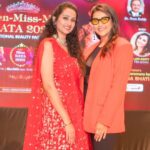 Pooja Jhaveri Instagram - Such a pleasure to be judging the NATA Beauty Paegent in 8 cities ! This one from our opening day of the tour was so much fun with @layagorty Thank you for all the love #nata #telugu #usa🇺🇸 #usatour #beautypaegent #judge #fashionshow #miss #mrs #teens Philadelphia, Pennsylvania