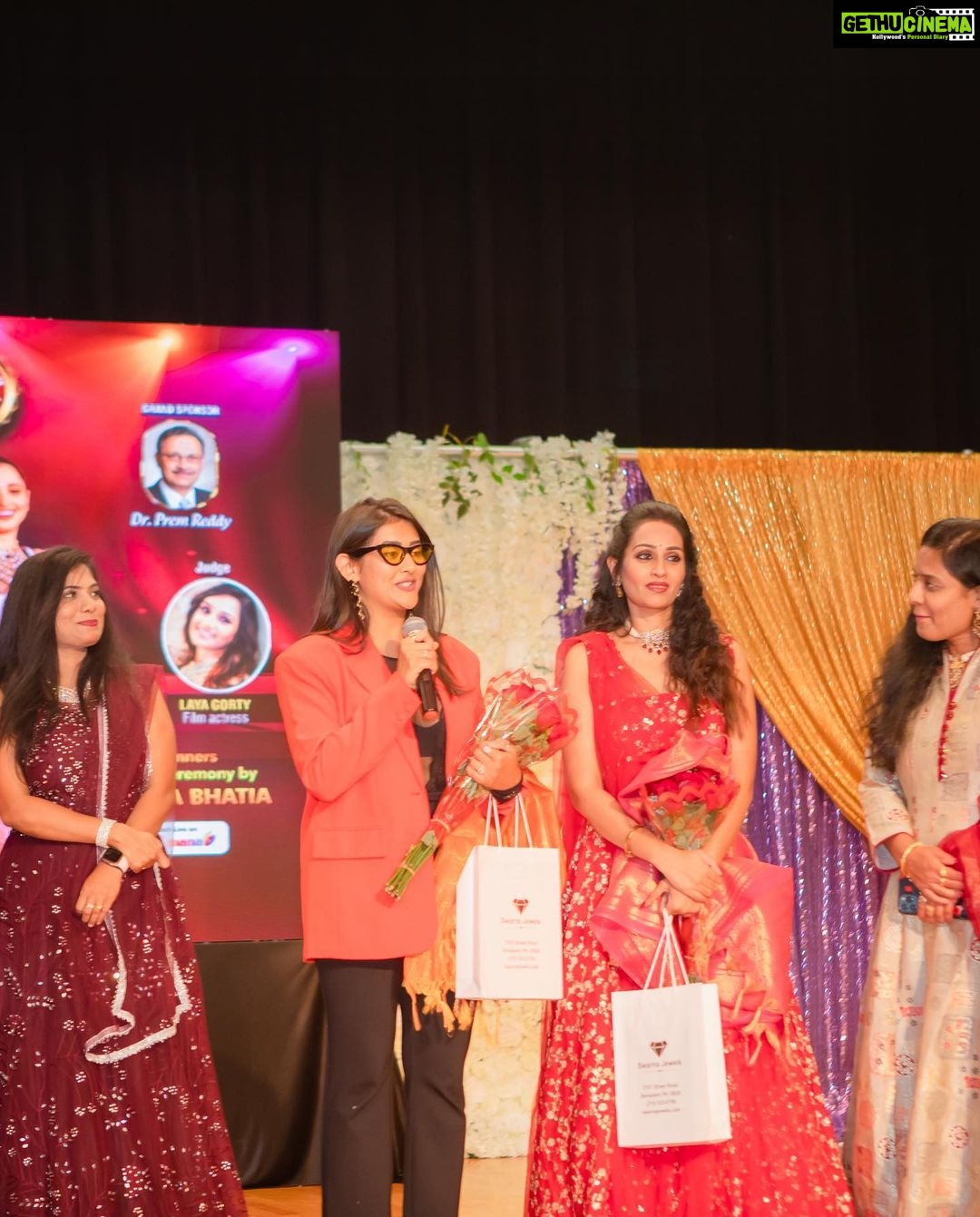 Pooja Jhaveri Instagram - Such a pleasure to be judging the NATA Beauty Paegent in 8 cities ! This one from our opening day of the tour was so much fun with @layagorty Thank you for all the love #nata #telugu #usa🇺🇸 #usatour #beautypaegent #judge #fashionshow #miss #mrs #teens Philadelphia, Pennsylvania
