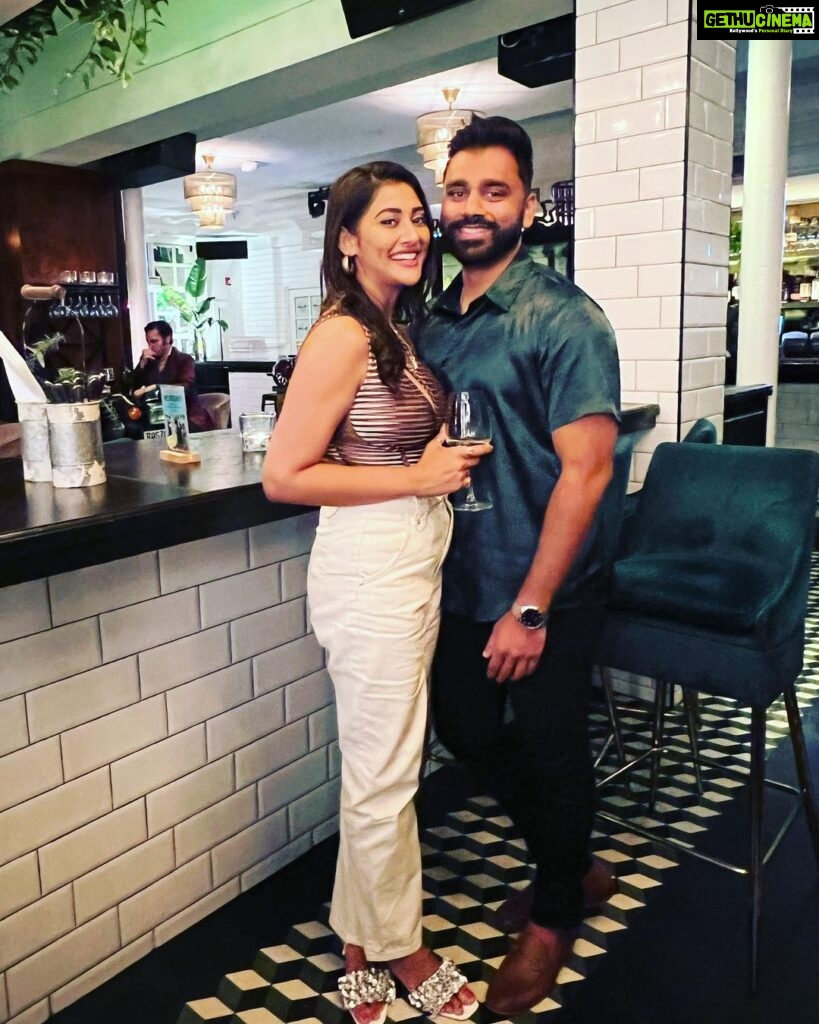Pooja Jhaveri Instagram - Me telling him to pose for a candid picture 😂 and then he just aces it 😜 Swipe and tell me Which one is the real candid ? #candid #couplegoals #fakecandid #caughtinthemoment #missing #miami #miamidiaries #coupleshoot #goals