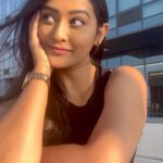 Pooja Jhaveri Instagram - 1st date with @ishan_sanghvi went like this…. Rest is history !!! 😜🤣 Hooked on this song lately 🤦🏻‍♀️ #justforfun #madhubala #trendingreels #trending