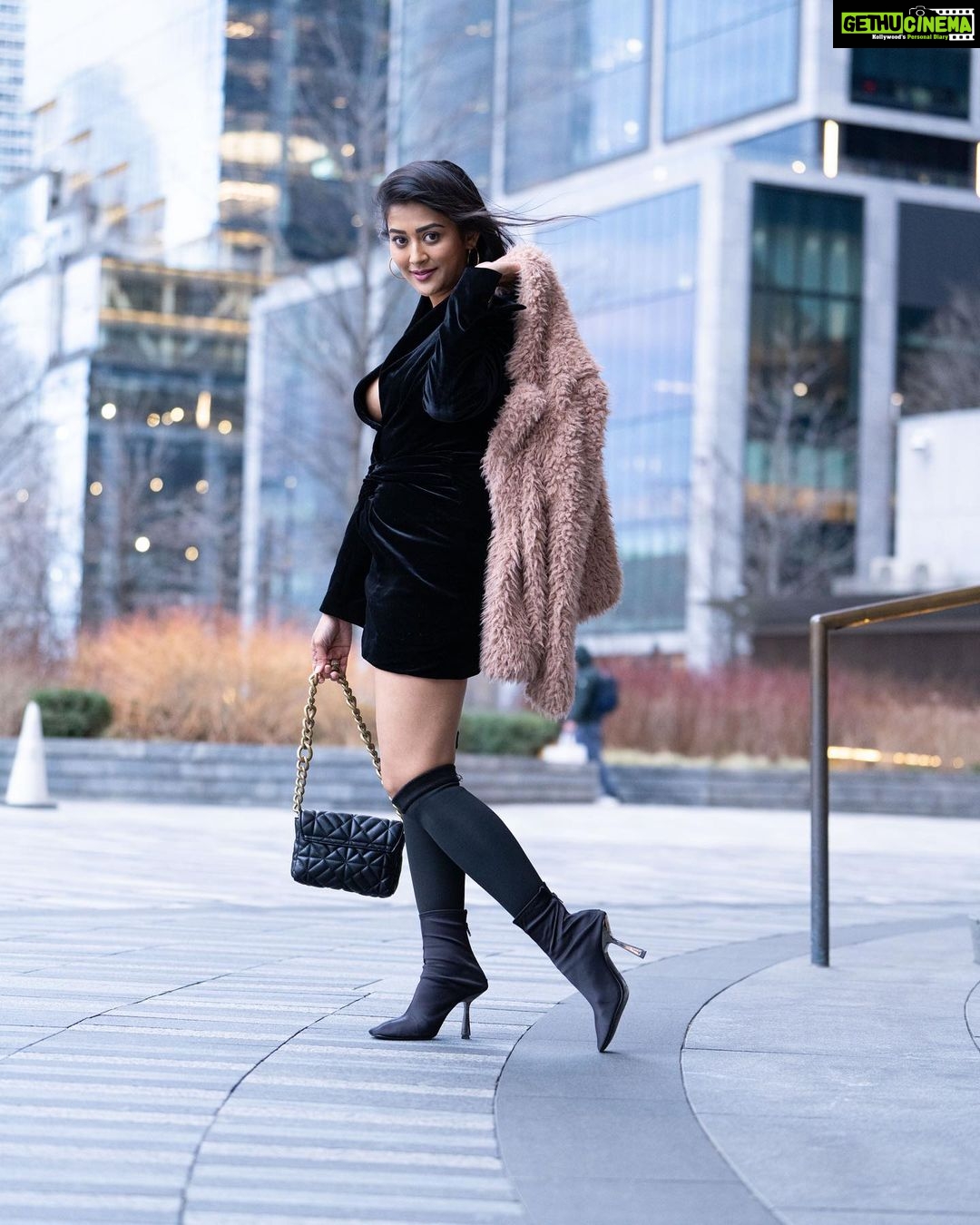 Pooja Jhaveri Instagram - Fashion is what you buy ! Style is what you do with it ! 😎 A @zara ensemble ! 📸 : @7heavensnyc #everydayfashion #stylewithme #stylediary #styledbyme #fashionista #fashion #instafashion #dressup #grwm Vessel