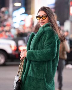 Pooja Jhaveri Instagram - The most alluring thing a woman can wear is “confidence” Wear it, embrace it, flaunt it ! 😎🌻 Happy international Womens day ! 📸 : @7heavensnyc #womensday #internationalwomensday #girlpower#woman #standingstrong #grounded #nyc #newyork #newyorkcity #timessquare #fashion #fashionist #fashionstyle #womensupportingwomen #usa Times Square, New York City