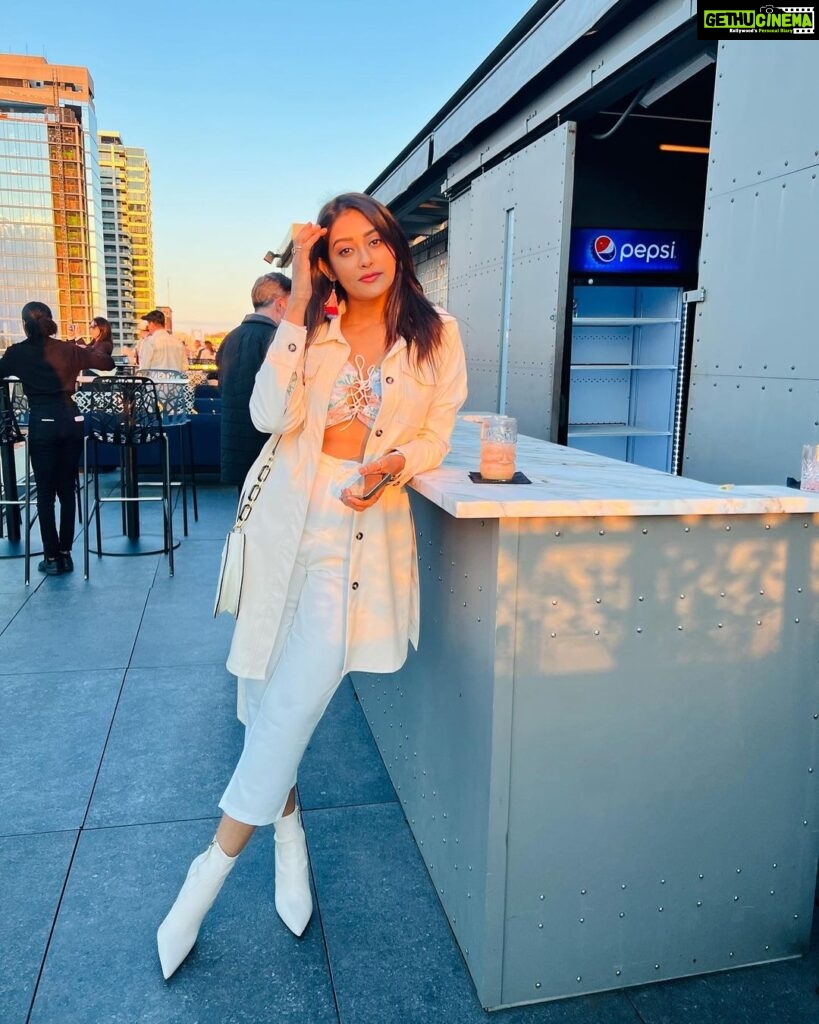 Pooja Jhaveri Instagram - Just gonna stand there and wait for Summer 😂🤦🏻‍♀😩☀ Also @assemblyphl is one of my favourite spots to get lost in the city view from the top during summer 🥰 #phl #philly #rooftops #rooftopbar #recommended #summer #summervibes #goldenhour #photography #cityviews #topview #bars #restaurant #reccomendation Assembly Rooftop Lounge