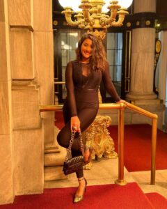 Pooja Jhaveri Instagram - Swipe 👉 to see how I layered the look 🥶

Bodysuit : @bardot 
Blazer : @inc_rtw 
Long coat : @forever21 
Handbag : @zara 
Pumps : @csiriano 

#outfitinspiration #fashionstyle #fashionista #outfitinspiration #hotoutfit #blackoutfit #cocktaildress #blazer #outfitinspo #fashiondesigner #fashionstyle #styleinspo #styleblogger #newyork #newyorkcity