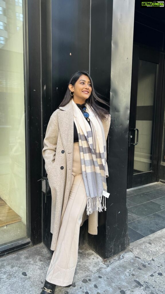 Pooja Jhaveri Instagram - It was freezing outside, but this trend made me do it… ! #tumtum 🕺💃 #trending #brooklyn #dumbo #dumbobrooklyn #trendingreels #reels #reelsinstagram DUMBO, Brooklyn