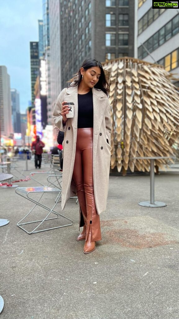 Pooja Jhaveri Instagram - On a cold winter day, this song feels like a warm coffee ☕❤ Credits : Song : #moonrise Singer : @gururandhawa Artist : @shehnaazgill Location : #newyorkcity Outfit : coat : @zara Pants : @sheinofficial Shoes : @stevemadden Top : @forever21 Watch : @fossil Sling : @hm #lovenewyork #moonrise #shehnaazgill #gururandhawa #newsong #songpromotion #punjabisongs #punjabi #newyork #usa #desisongs #outfitinspiration #winterfashion