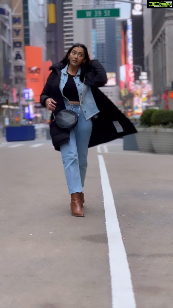 Pooja Jhaveri Instagram - #habibi 👀 #Habibi #newyork #newyorkcity #trending #trendingreels