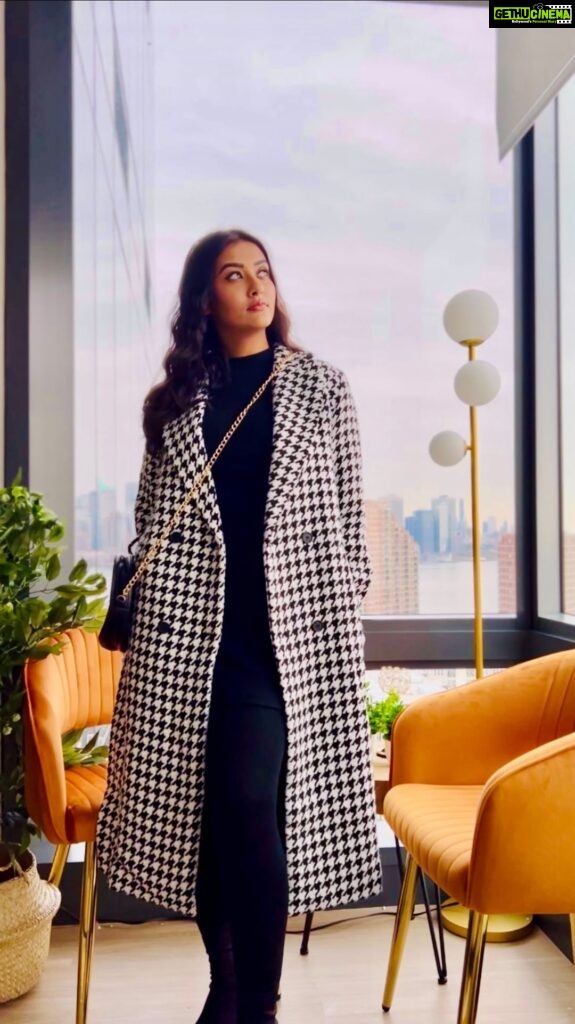Pooja Jhaveri Instagram - Layering it up for the weekend ! When you are new in a city; all you want to do is dress up and explore… no matter how cold it gets outside 😍 Note : a new girl in town ! #jerseycity 🥰 P.S. : This track is stuck in my head ever since it has released… @raye #escapism #lovetodressup #drssingup #dressupwithme #instafashion #winterfashion #winteroutfit #winterstyle #layerup #fashion #fashionista