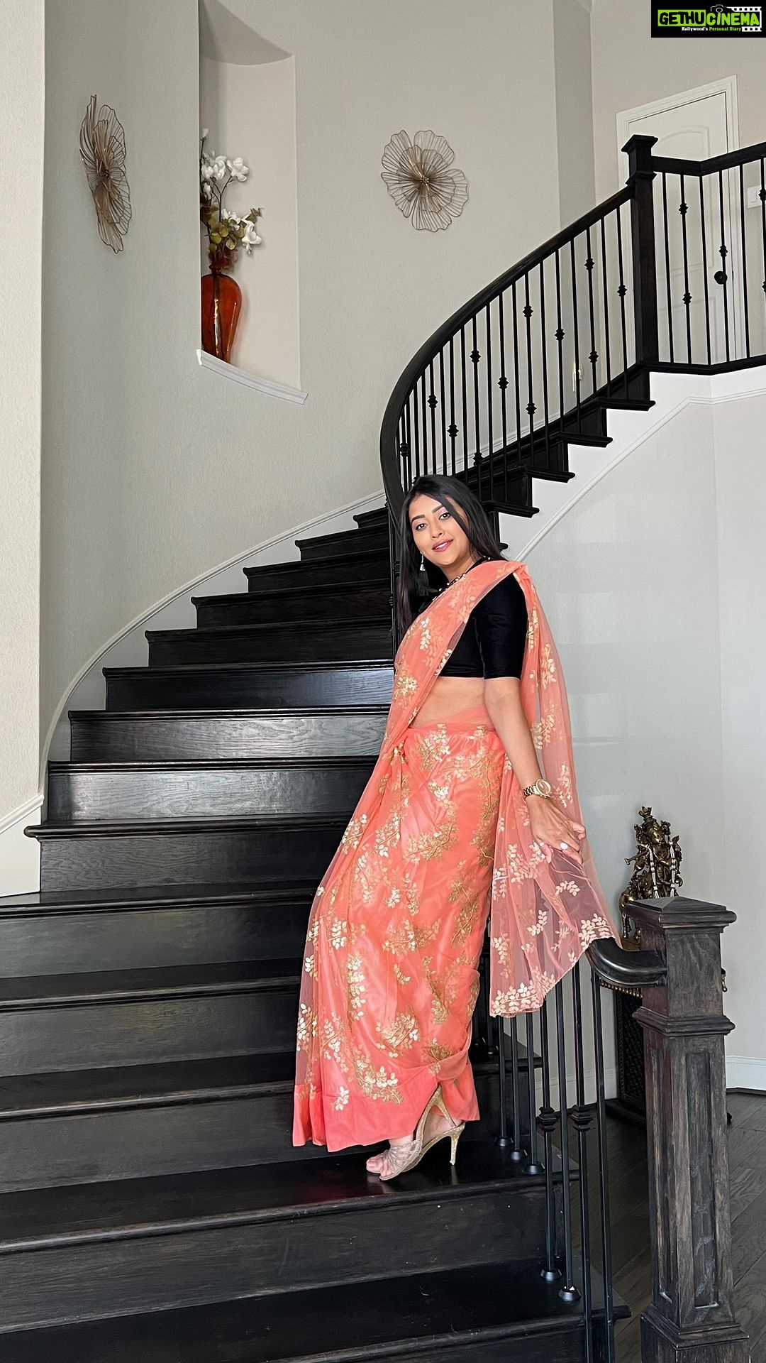 Pooja Jhaveri Instagram - It indeed was a love story… As nostalgia strikes me down, I go into the amber memories of this love story… A man with less expression, never could articulate how much he loved, But his submissive adoration for moments, like this one, spoke louder than the words. When I would wear a Saree he would smile, and give me a thumbs up, no words exchanged but just pure love….. We left it at that, and 5 years have passed, but every time I wear a Saree, or ever will, I will fondly remember you and miss you !! Papa ❤️ #nostalgia #lyrics #lovestory #sareestory