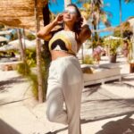 Pooja Jhaveri Instagram - MIAMI in 1,2,3…..6,7 😈 . . #miami #trending #tresndingreels #reelitfeelit #reelsinstagram #travel #travelblogger #travelling #travelgram #leisure #trips #trip #trippy #miamitours #miamitourism #tourism #travelandleisure #traveldestination #travelandtourism #usatravel #travelphotography #travelandexplore