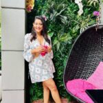 Pooja Jhaveri Instagram - My meter of emotions on a snow day ! Pic 1 : happy to see everything white Pic 2 : nice.. I like to see it from my window ! Pic 3 : okay, when will it stop snowing 🤦🏻‍♀️I need to go out… 😩 Also the last 3 pictures were failed attempts to promote the very yummy dragon fruit smoothie from @sobeveg 🥰 #snow #snowday #missingsummer #awaitingsunnydays #miami #florida #sobeveg #dragonfruit #foodreccomendation #foodblogger #reccomended #usa #india #desiinfluencer #ootd Miami, Florida