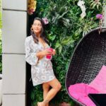Pooja Jhaveri Instagram - My meter of emotions on a snow day ! Pic 1 : happy to see everything white Pic 2 : nice.. I like to see it from my window ! Pic 3 : okay, when will it stop snowing 🤦🏻‍♀️I need to go out… 😩 Also the last 3 pictures were failed attempts to promote the very yummy dragon fruit smoothie from @sobeveg 🥰 #snow #snowday #missingsummer #awaitingsunnydays #miami #florida #sobeveg #dragonfruit #foodreccomendation #foodblogger #reccomended #usa #india #desiinfluencer #ootd Miami, Florida