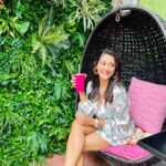 Pooja Jhaveri Instagram - My meter of emotions on a snow day ! Pic 1 : happy to see everything white Pic 2 : nice.. I like to see it from my window ! Pic 3 : okay, when will it stop snowing 🤦🏻‍♀️I need to go out… 😩 Also the last 3 pictures were failed attempts to promote the very yummy dragon fruit smoothie from @sobeveg 🥰 #snow #snowday #missingsummer #awaitingsunnydays #miami #florida #sobeveg #dragonfruit #foodreccomendation #foodblogger #reccomended #usa #india #desiinfluencer #ootd Miami, Florida