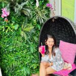 Pooja Jhaveri Instagram - My meter of emotions on a snow day ! Pic 1 : happy to see everything white Pic 2 : nice.. I like to see it from my window ! Pic 3 : okay, when will it stop snowing 🤦🏻‍♀️I need to go out… 😩 Also the last 3 pictures were failed attempts to promote the very yummy dragon fruit smoothie from @sobeveg 🥰 #snow #snowday #missingsummer #awaitingsunnydays #miami #florida #sobeveg #dragonfruit #foodreccomendation #foodblogger #reccomended #usa #india #desiinfluencer #ootd Miami, Florida