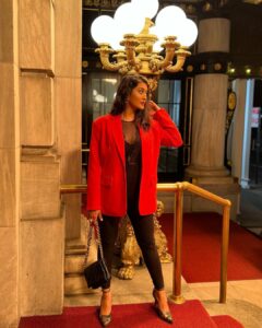Pooja Jhaveri Instagram - Swipe 👉 to see how I layered the look 🥶

Bodysuit : @bardot 
Blazer : @inc_rtw 
Long coat : @forever21 
Handbag : @zara 
Pumps : @csiriano 

#outfitinspiration #fashionstyle #fashionista #outfitinspiration #hotoutfit #blackoutfit #cocktaildress #blazer #outfitinspo #fashiondesigner #fashionstyle #styleinspo #styleblogger #newyork #newyorkcity
