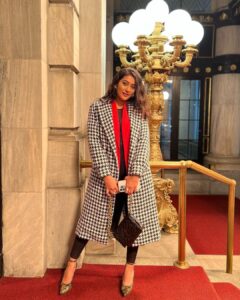 Pooja Jhaveri Instagram - Swipe 👉 to see how I layered the look 🥶

Bodysuit : @bardot 
Blazer : @inc_rtw 
Long coat : @forever21 
Handbag : @zara 
Pumps : @csiriano 

#outfitinspiration #fashionstyle #fashionista #outfitinspiration #hotoutfit #blackoutfit #cocktaildress #blazer #outfitinspo #fashiondesigner #fashionstyle #styleinspo #styleblogger #newyork #newyorkcity
