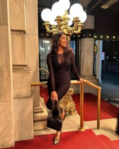Pooja Jhaveri Instagram - Swipe 👉 to see how I layered the look 🥶

Bodysuit : @bardot 
Blazer : @inc_rtw 
Long coat : @forever21 
Handbag : @zara 
Pumps : @csiriano 

#outfitinspiration #fashionstyle #fashionista #outfitinspiration #hotoutfit #blackoutfit #cocktaildress #blazer #outfitinspo #fashiondesigner #fashionstyle #styleinspo #styleblogger #newyork #newyorkcity