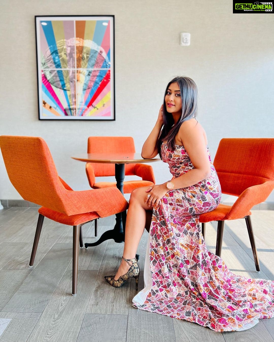 Pooja Jhaveri Instagram - Here to just throw some colors in #atlanta π€ͺπ𦩠Judging the #nata #beautypaegent in this beautiful city today !! #fashionshow #atlanta #georgia #judge #teens #mrs #miss #beautiful Atlanta, Georgia