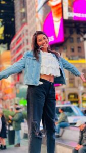 Pooja Jhaveri Instagram - Well, it’s a vicious circle !! #traveller #trendingreels #trending #toxic