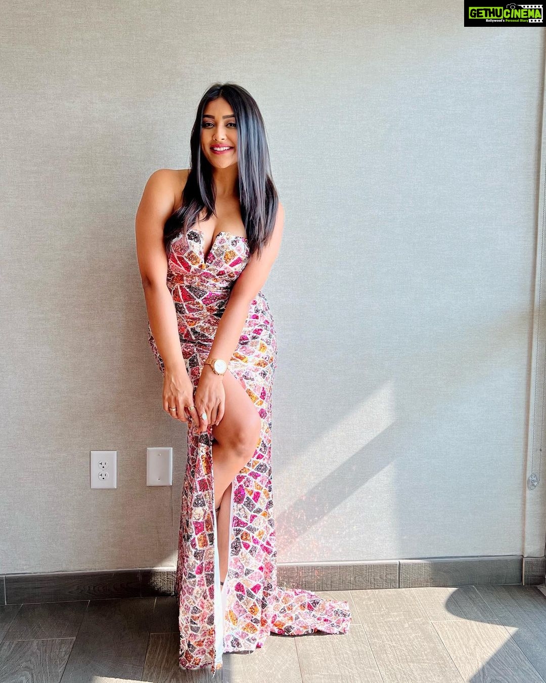 Pooja Jhaveri Instagram - Here to just throw some colors in #atlanta π€ͺπ𦩠Judging the #nata #beautypaegent in this beautiful city today !! #fashionshow #atlanta #georgia #judge #teens #mrs #miss #beautiful Atlanta, Georgia